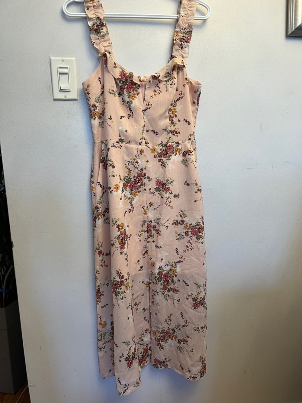 ALI & JAY Blush Floral Ruffle-Shoulder Midi Dress